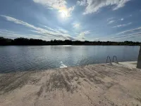 Family-Friendly 3-bedroom house in Kingsland with WiFi, AC, Kayaking & more.