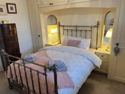 Cosy home in quiet cul-de-sac. Private fenced garden and free parking.