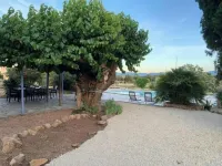 Spacious Provencal Bastide with swimming pool Hotel berhampiran Le Resto du Boucher