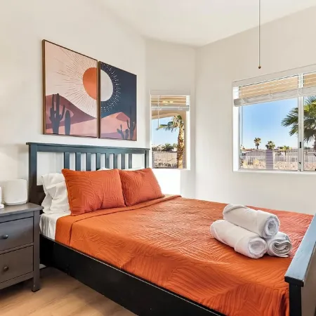 The Golden Oasis : Pool & Game Room 4BDRM 3BATH 12BED