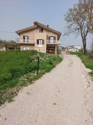 In the Green of Irpinia locality Montemarano (Avellino) stands Tenuta Casa Arsa.