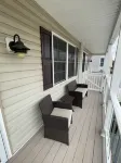 3 BDRM/2.5 Bath 8 Houses to Beach; Comfortable, No Crossing BLVD to get to Beach