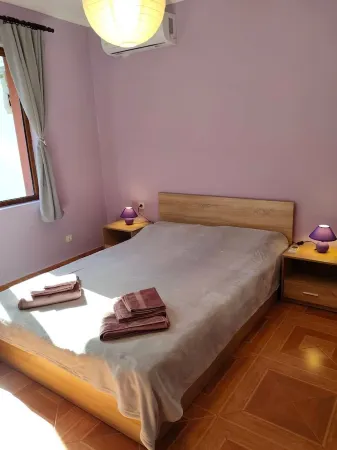 Cozy 1-bedroom Apartment with Pool Отели в г. Поморие