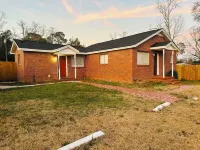 Charming 2-bedroom house with WiFi, AC in pleasant Warner Robins