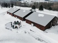 Golf, Outdoor Bar, Restaurant - The Cozy Cabin Hotele w: Otisco