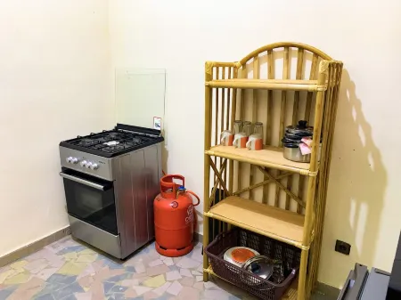 Studio with shower and private kitchen next to the beach Отели рядом с достопримечательностью «Kiddo Land»