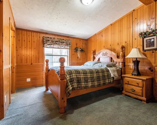 The Bear Cabin at the Riviera Resort in Neillsville, Wisconsin! Hotels in Dewhurst