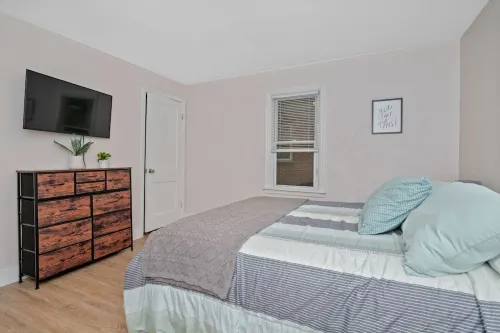 Charming 2-bd Apt in delightful Deer Park, OH with AC & strong WI-Fi