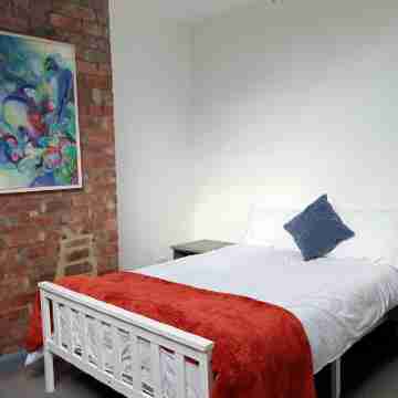4 bedroom house in Leeds Rooms