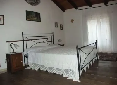 Yellow house in Sicilian style Hotels near Gole Alcantara Botanical and Geological Park