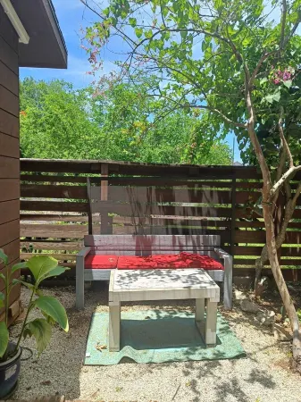 Zen Eden 1-bedroom in Savannah with WiFi, AC, close to beach and shopping Отели в г. Savannah