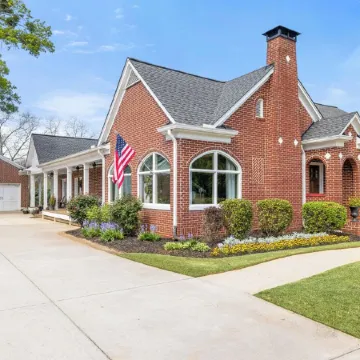 Charming historical 4-bedroom house in Downtown  Buford, GA.