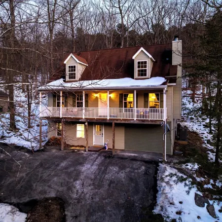 Massanutten Escape: Pool pass, Hot Tub, Sauna, Movie Theater, Game Rm, Fire pit