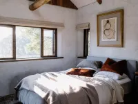 Luxury vineyard log cabin in the Yarra Valley Hotels in Warburton