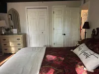 "PEACE IN A POD" CHARMING 2-Bdrm cabin right in the middle of Big Canoe!