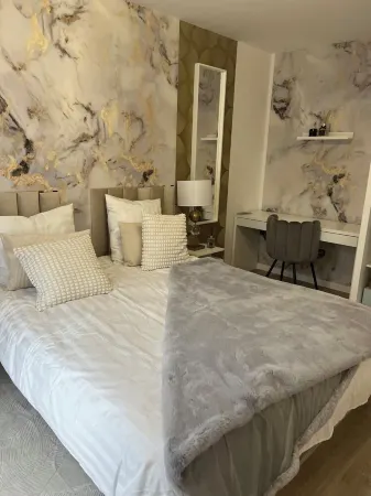 Your cosy nest in Livry Gargan, about 25 minutes by public transport from Paris Отели в г. Ливри-Гарган