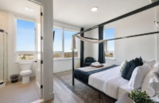 2BR, King Bd, Free Prkn, Gym, NYC View, 8min Train