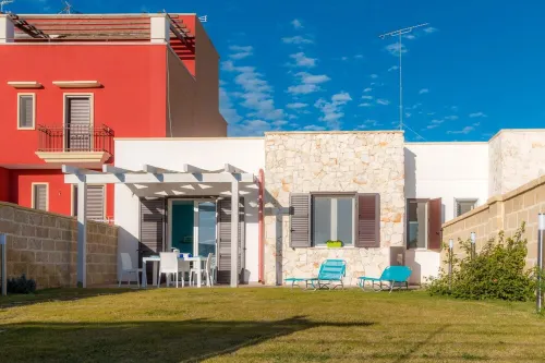 VIOLET VILLA in TORRE LAPILLO with private garden