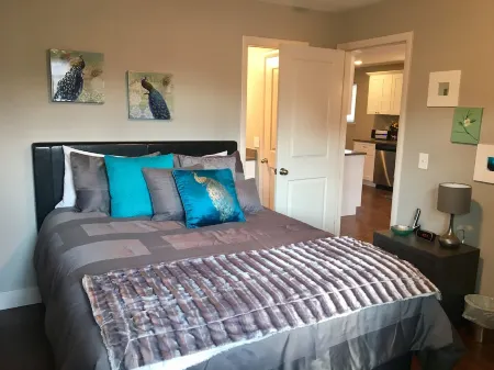 Midcentury Mod and Marvelous! Отели рядом с достопримечательностью «Green Mountain»