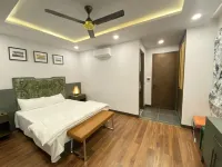 Spacious 8-bedroom villa with WiFi and AC in charming Lam Dong. Hotels in B' La
