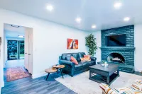 Quiet two story unit with mountain views. 5 min to Sugarhouse Hotels in Millcreek