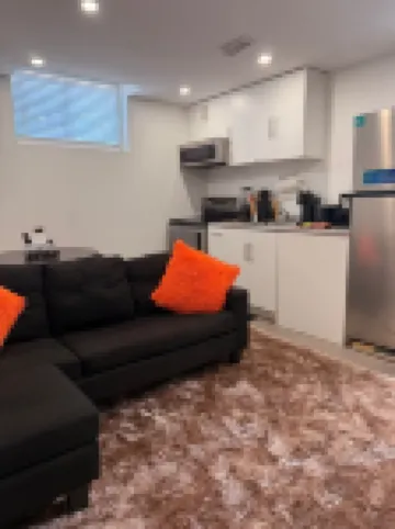 Dream Home, Cosy, nice, quiet environment, best getaway location for your trip.