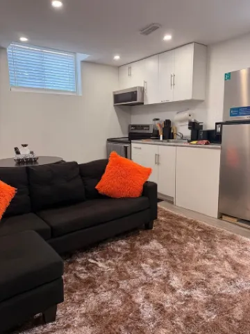 Dream Home, Cosy, nice, quiet environment, best getaway location for your trip.