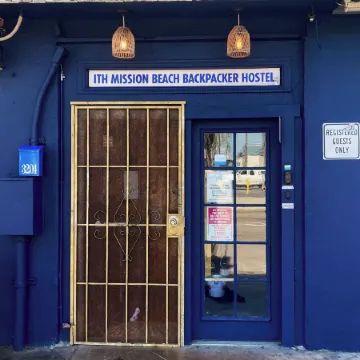ITH Mission Beach Backpacker Hostel Отели рядом с достопримечательностью «Пляж Мишен-Бич»