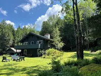 Cozy Pet- & Family-Friendly Chalet Near Stowe Mountain Resort