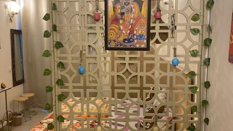 Shree Ji Dhaam is beautifully designed in the heart of Vrindavan