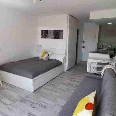 Luminous space, huge swimming pools and nearby beach Rooms