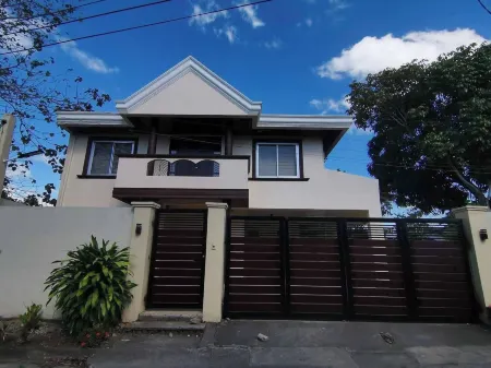 Cozy 3br home entry to CWC, Pili Golf, Naga, Bicol