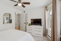 Spacious, Bright, Renovated and on the Main Line! Hotels in Ardmore