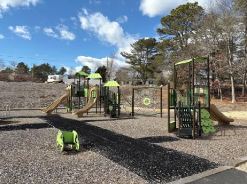 Make this charming, modern retreat your home away from home!!