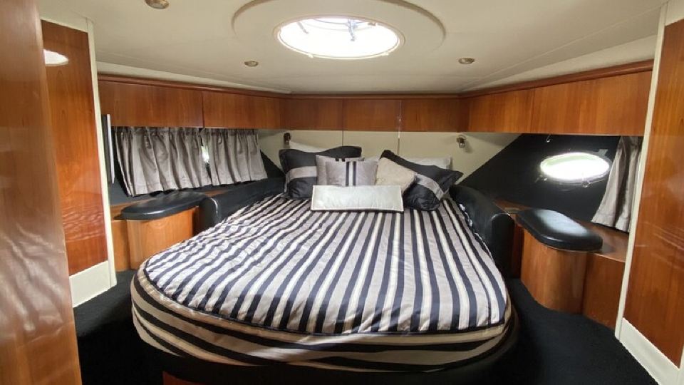 Private Luxury Yacht Sunseeker 60ft UP TO 20 pax Price x 4 Hours