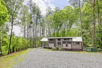 Cozy Cabin in Enchanting Franklin with AC