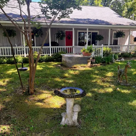 Home Away from Home in the Twin Lakes Area! Relax on the Front Porch Swing!