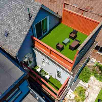 Stunning 3BRM Apartment with Rooftop Patio in the Beaches Area of Toronto Hotel Exterior