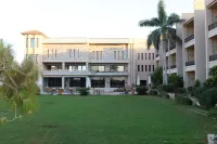فندق باناسيا سويتس Hotels near مطار برج العرب الدولي