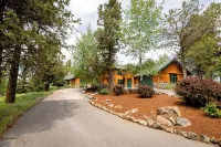 Spacious 9-bedroom house with WiFi, AC in charming Klamath Falls