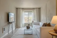 Stylish Entire Townhome w/ greenspace throughout!! Serene!