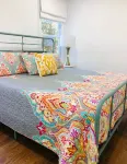 Bright New Cozy Cottage -  1/2 mi from downtown.