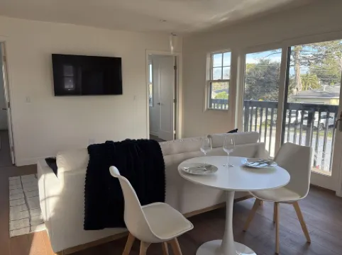 Brand New Peaceful 2-bedroom Apartment Near Beach/Shopping