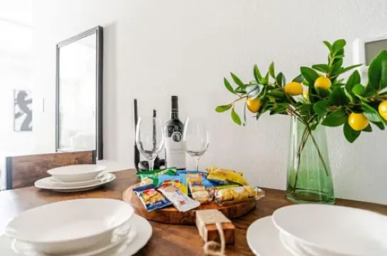 Stunning in Hollywood ,free parking , gym hot jacuzzi ,Rooftop