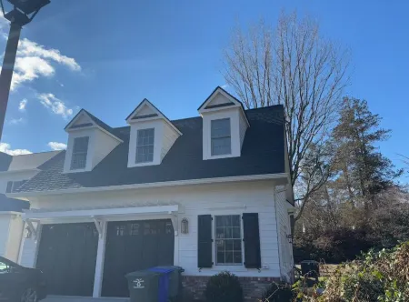 Home Away From Home in Falls Church Отели рядом с достопримечательностью «Иден Сентер»