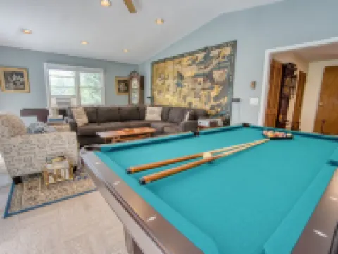 Catskills Getaway: 3BR Retreat w/ Media Room, Near Casino, Bethel Woods & More! 湯普森住宿飯店
