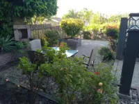 Prestigious Bright Garden Level Hotel a West Vancouver