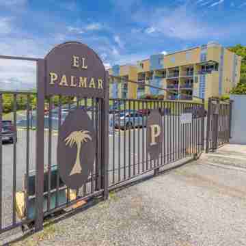 Stay Near Cayos & Boat Tours in an Ocean View Apartment w/ Pool Hotel Exterior