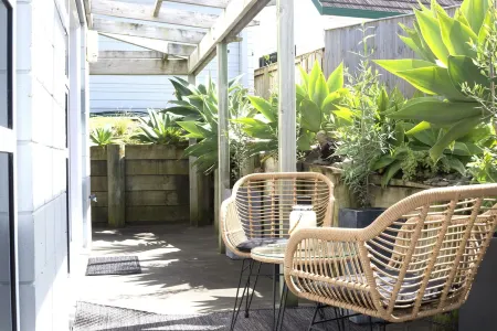 Beach Guest House - directly across the road from Wainui beach