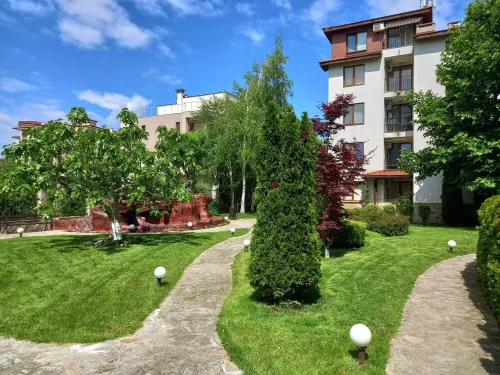 Cozy apartment in Apolon-7, Nessebar near the sea with garden and swimming pools Hotels in Nessebar